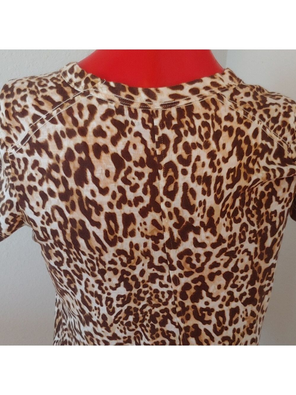 Banana Republic Leopard Print Women's Tee size Small - Picture 7 of 12